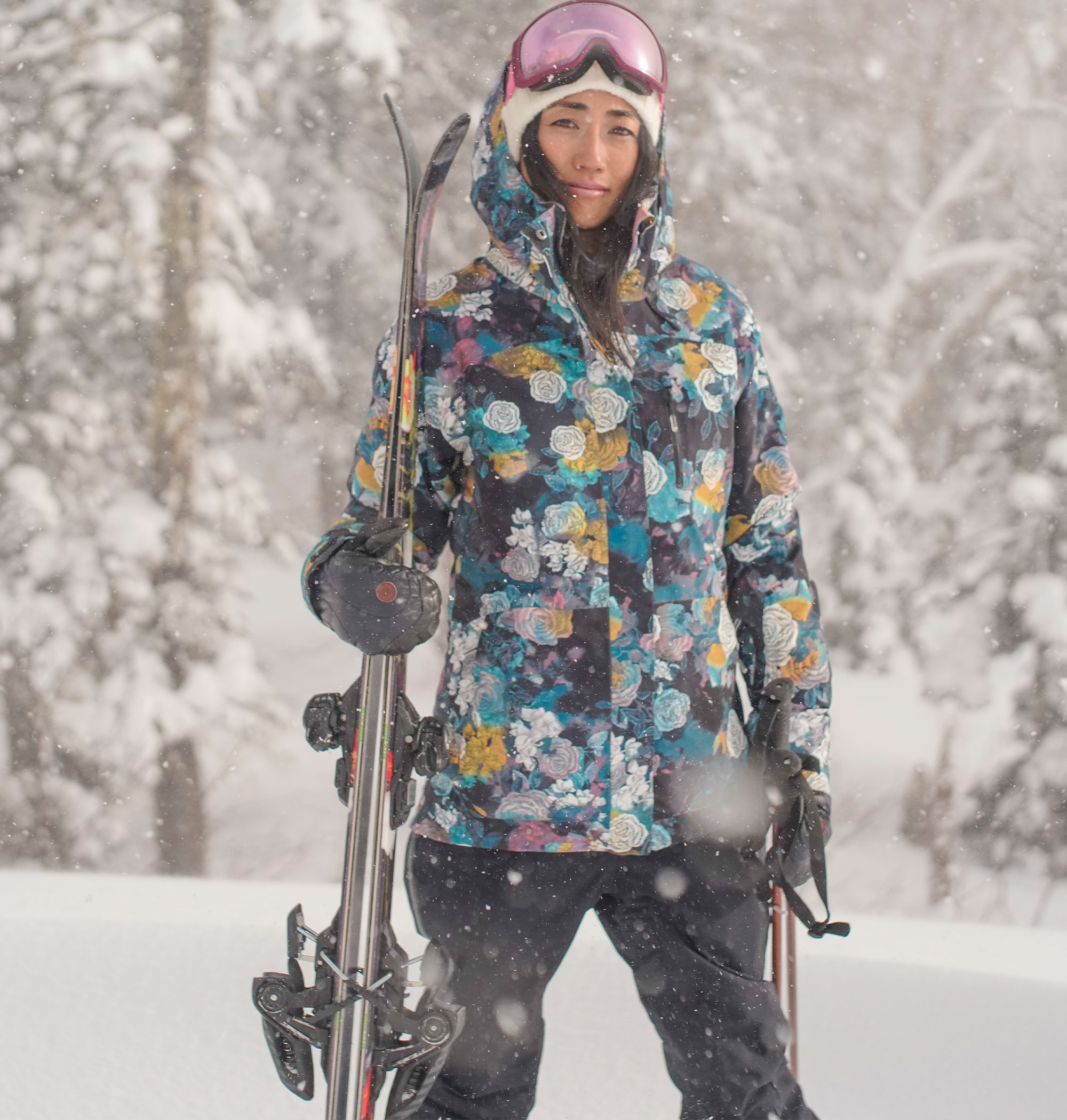 30%OFF！【送料無料】GORE-TEX STRETCH HAZE JK 艶やかなフラワープリントが女性らしいスキージャケット
