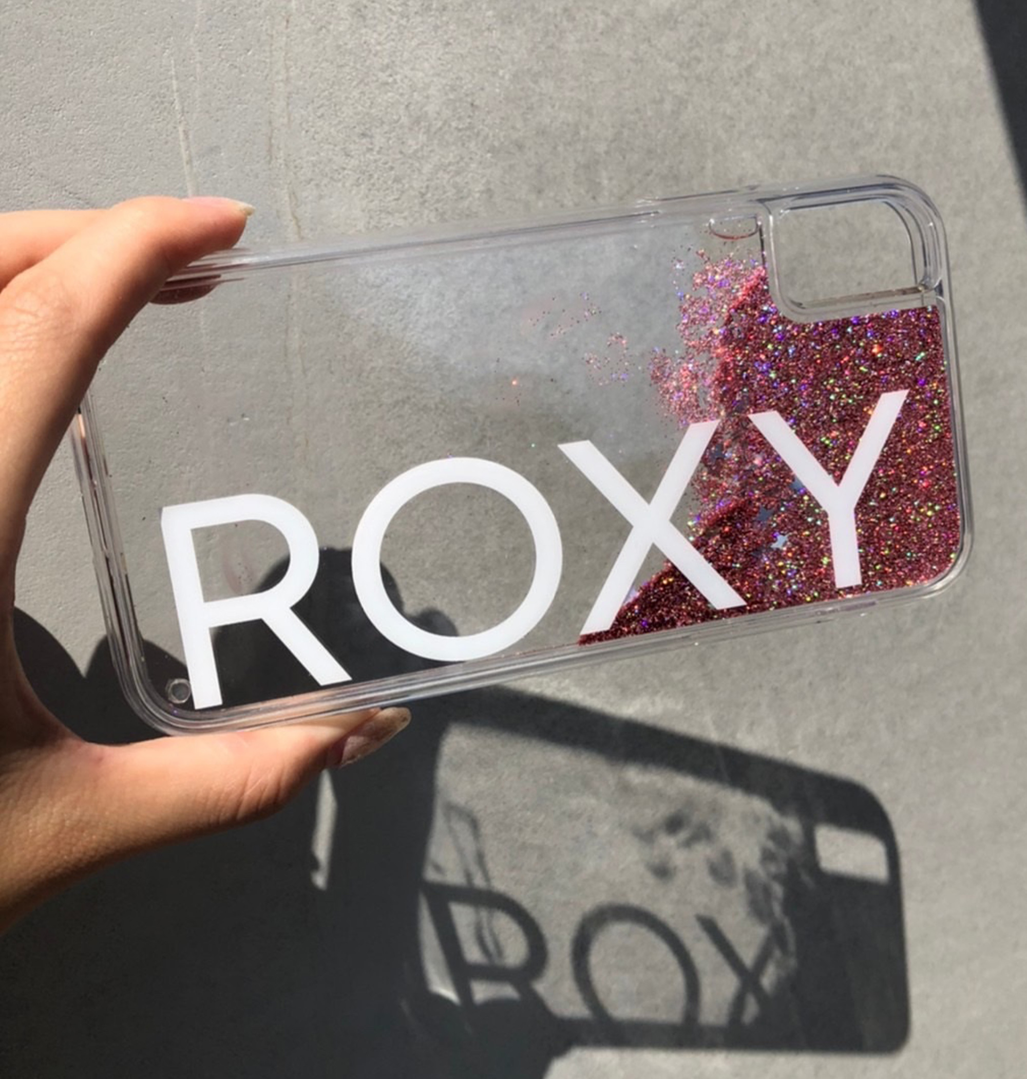 30%OFF！＜Roxy＞RX グリッター2 iPXR 傾けるたびに表情を変える煌びやかなピンクカラーが魅力のiPhoneXRに対応したグリッタースマホケース画像